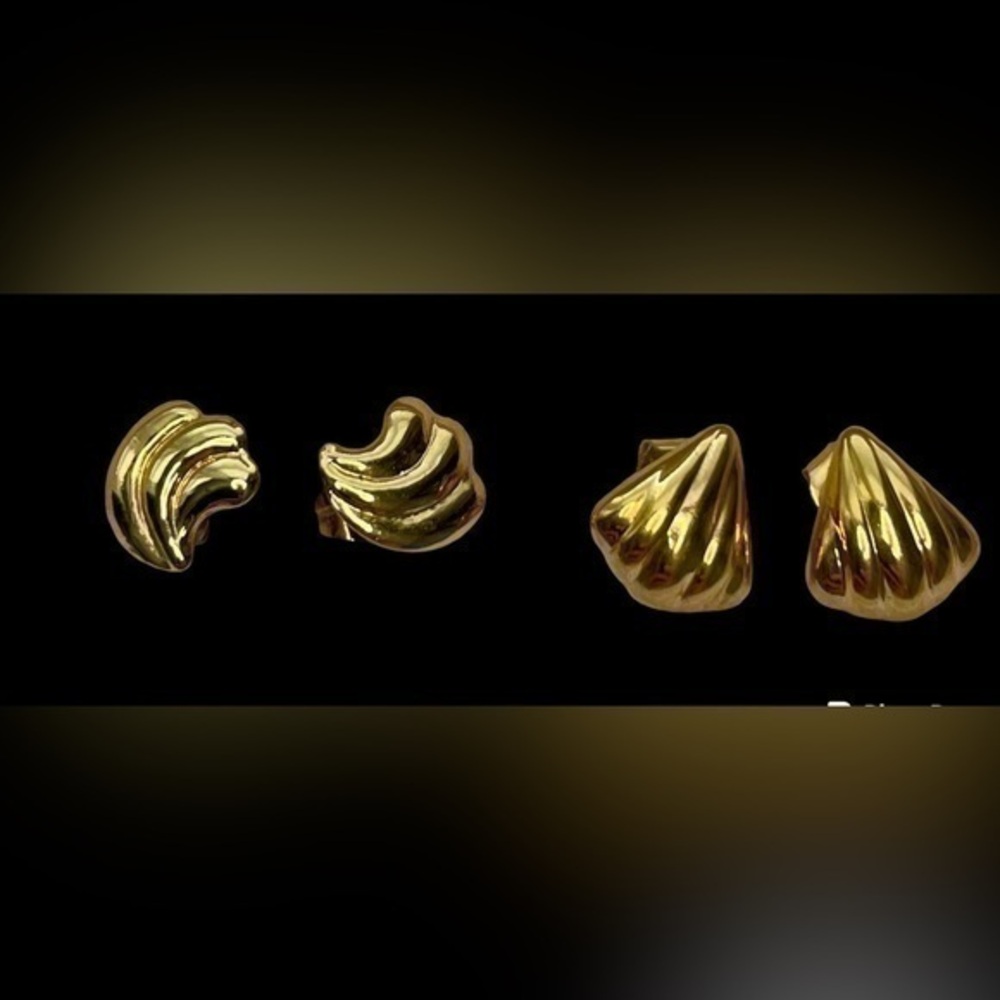 Set of 2 Gold-tone Vintage Shell and Wavy Push-back Earrings
